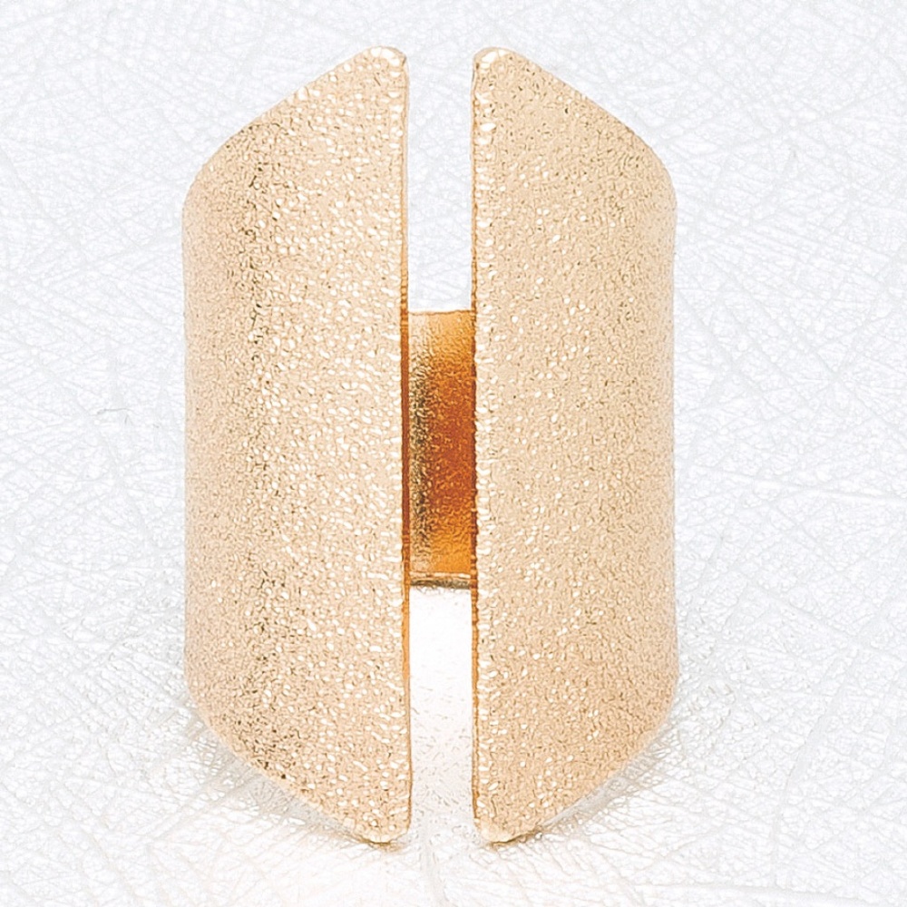 BRAND NEW LARGE GOLD PLATED RING